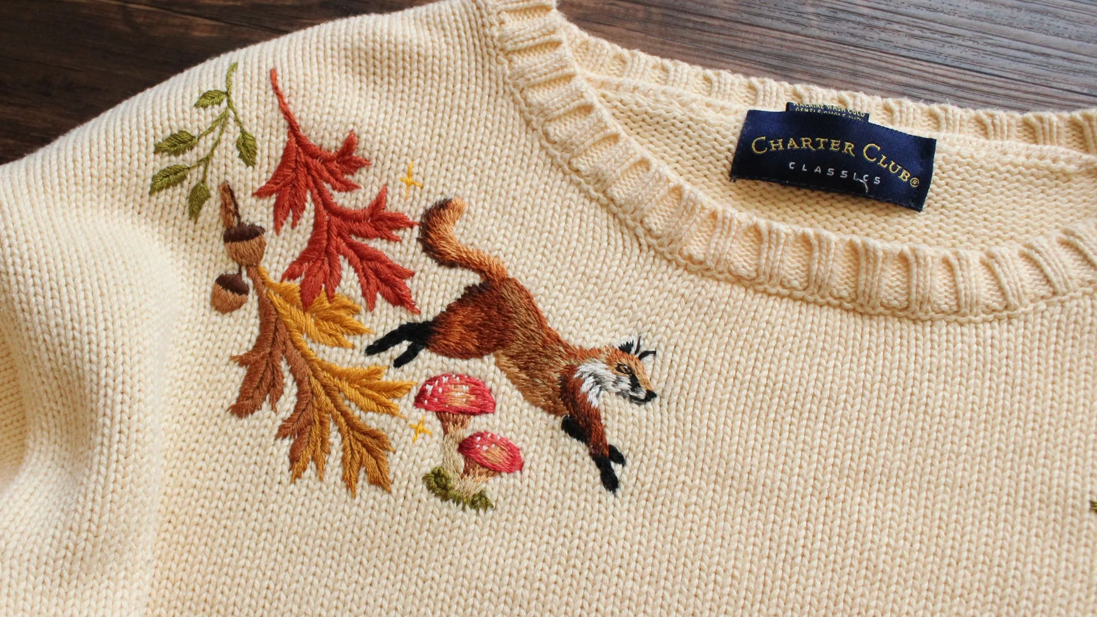 Pull brodé « Renard »